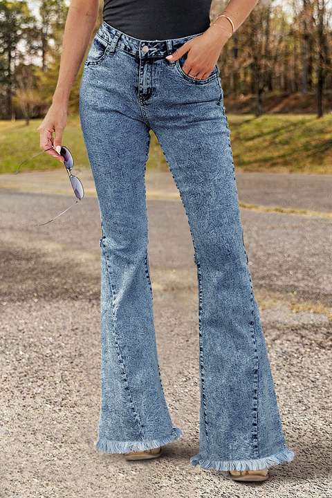 Jean Flare taille basse avec Ourlet Cru et details de coutures Flamingals by Flamingo Shop