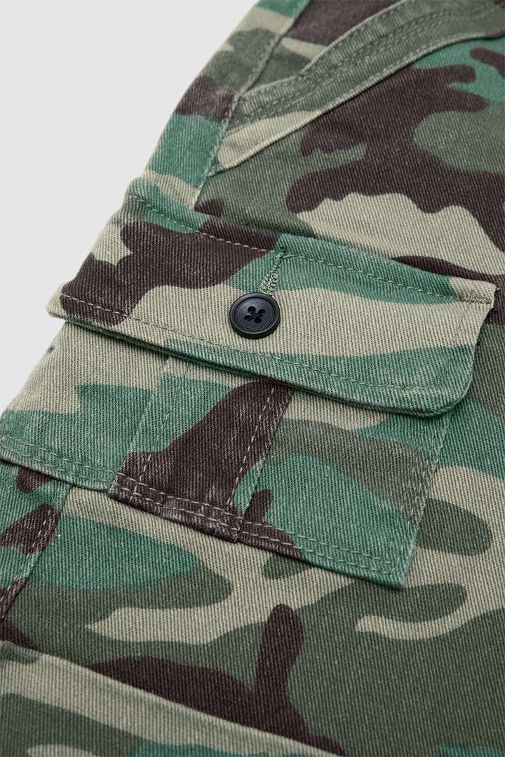 Camo Print Roll Hem Flap Pocket Mid Rise Shorts gallery 7