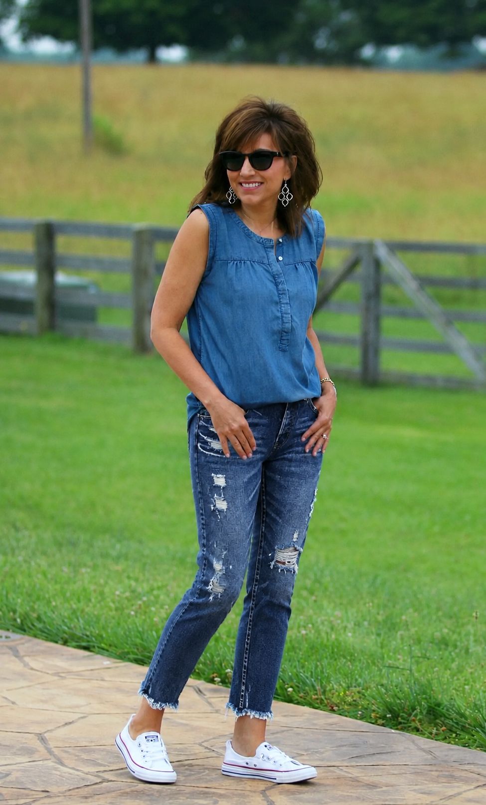 @flamingo’s show of Wash Ripped Raw Hem Straight Leg Mid Rise Crop Jeans