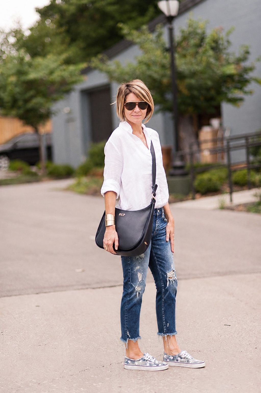 @flamingo’s show of Wash Ripped Raw Hem Straight Leg Mid Rise Crop Jeans