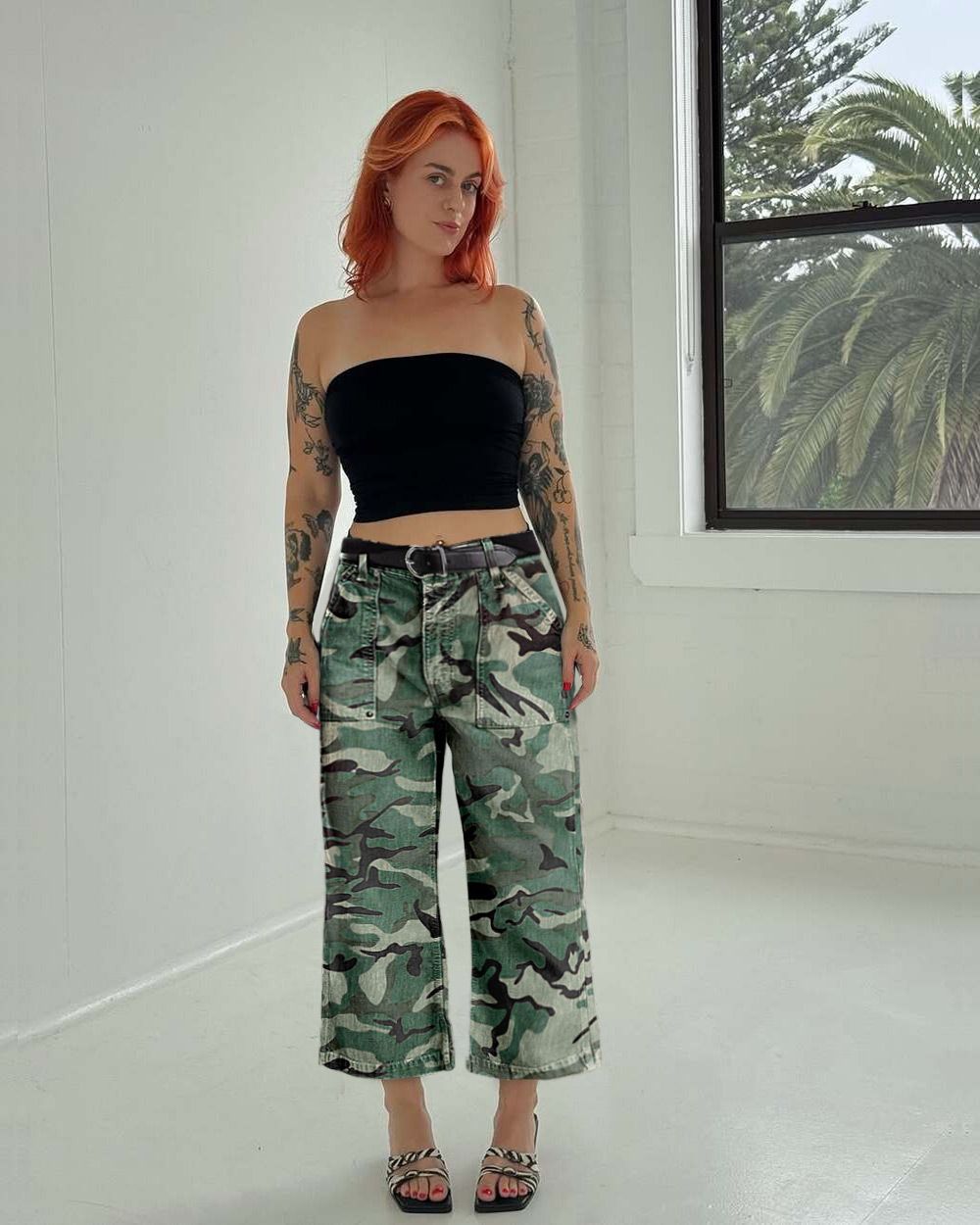 @flamingo&rsquo;s show of Pantalones Recortados Con Cintura Media Y Pierna Recta Con Estampado De Camuflaje Sin Cintur&oacute;n