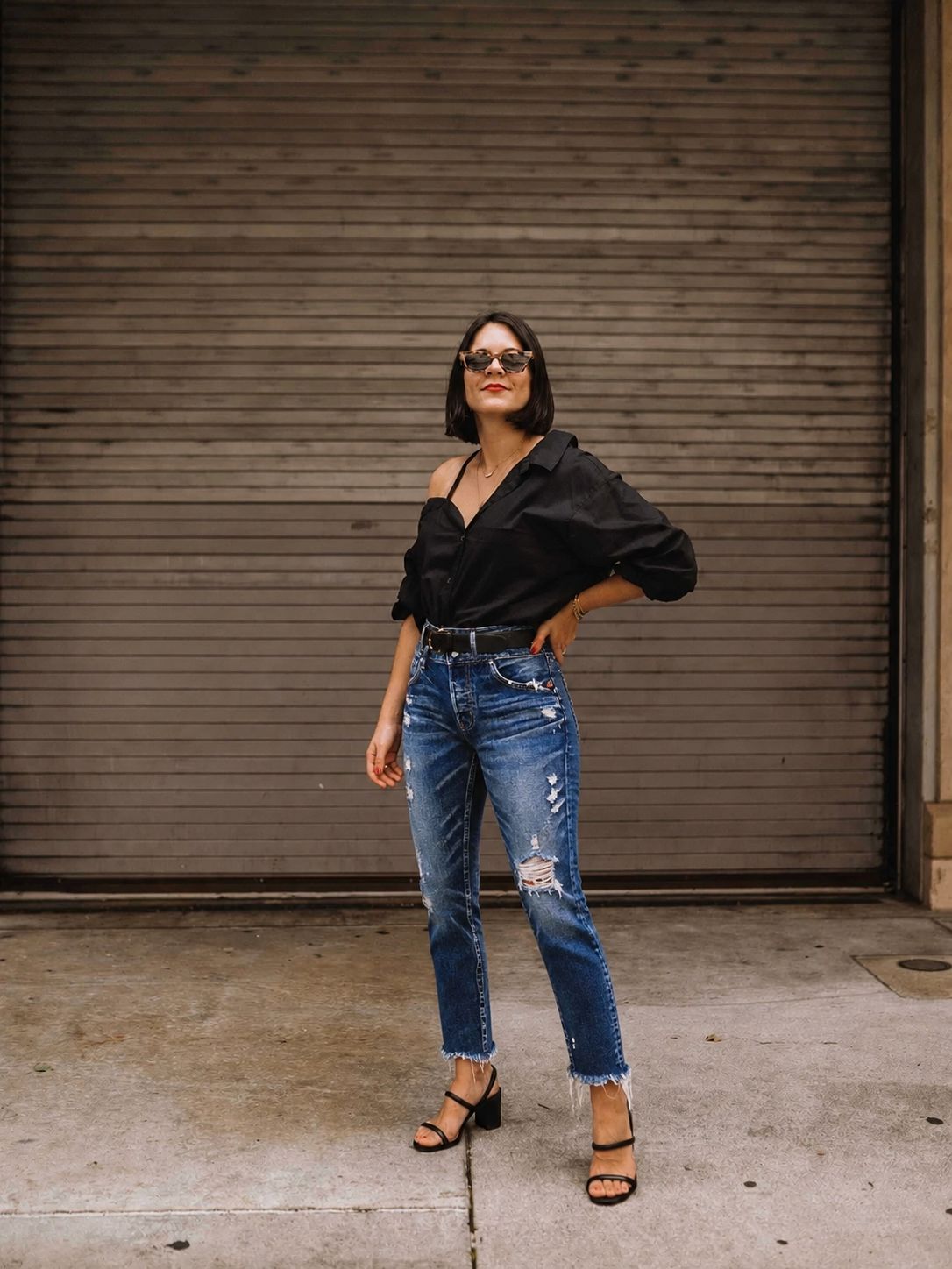 @flamingo’s show of Wash Ripped Raw Hem Straight Leg Mid Rise Crop Jeans
