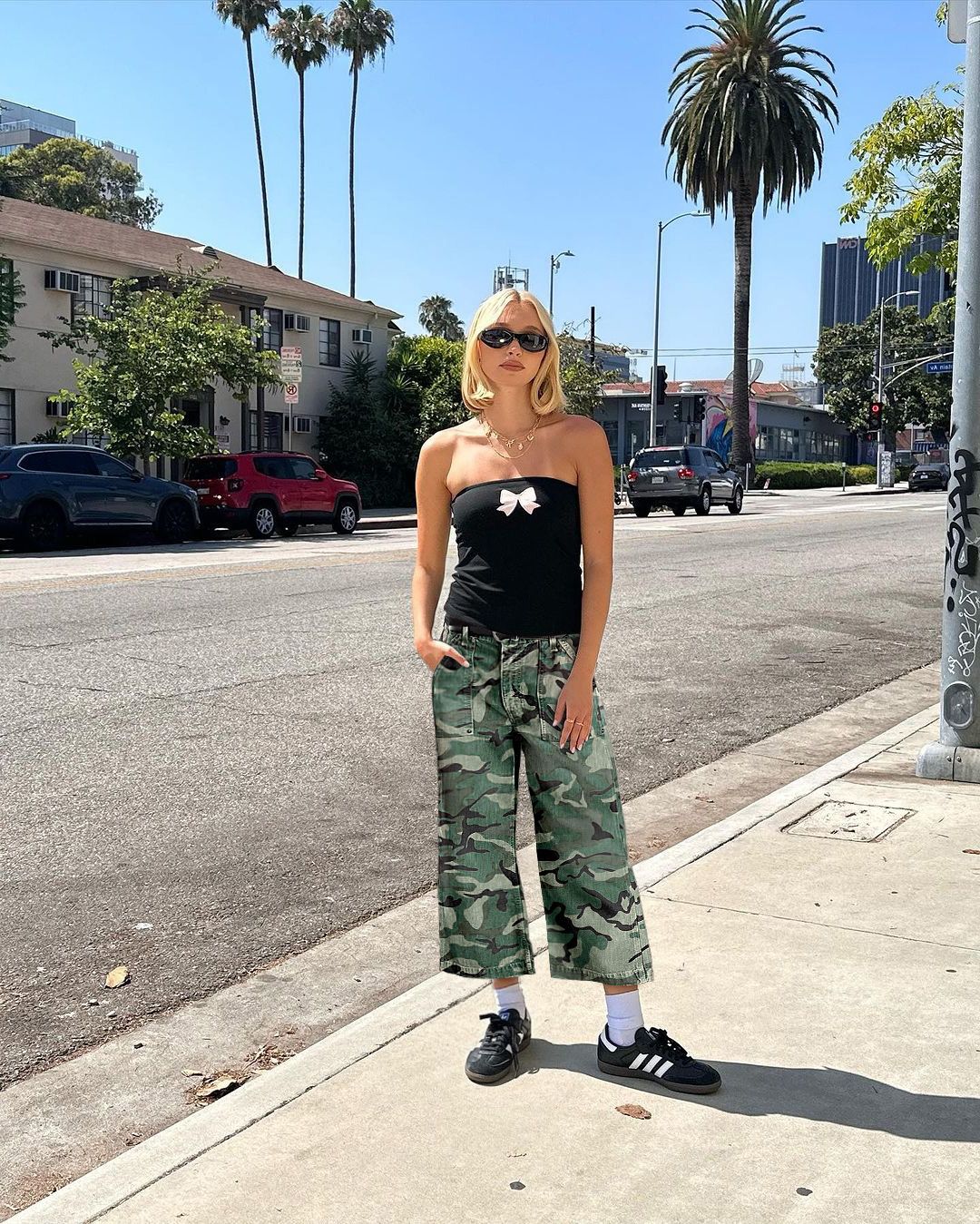 @flamingo&rsquo;s show of Pantalones Recortados Con Cintura Media Y Pierna Recta Con Estampado De Camuflaje Sin Cintur&oacute;n