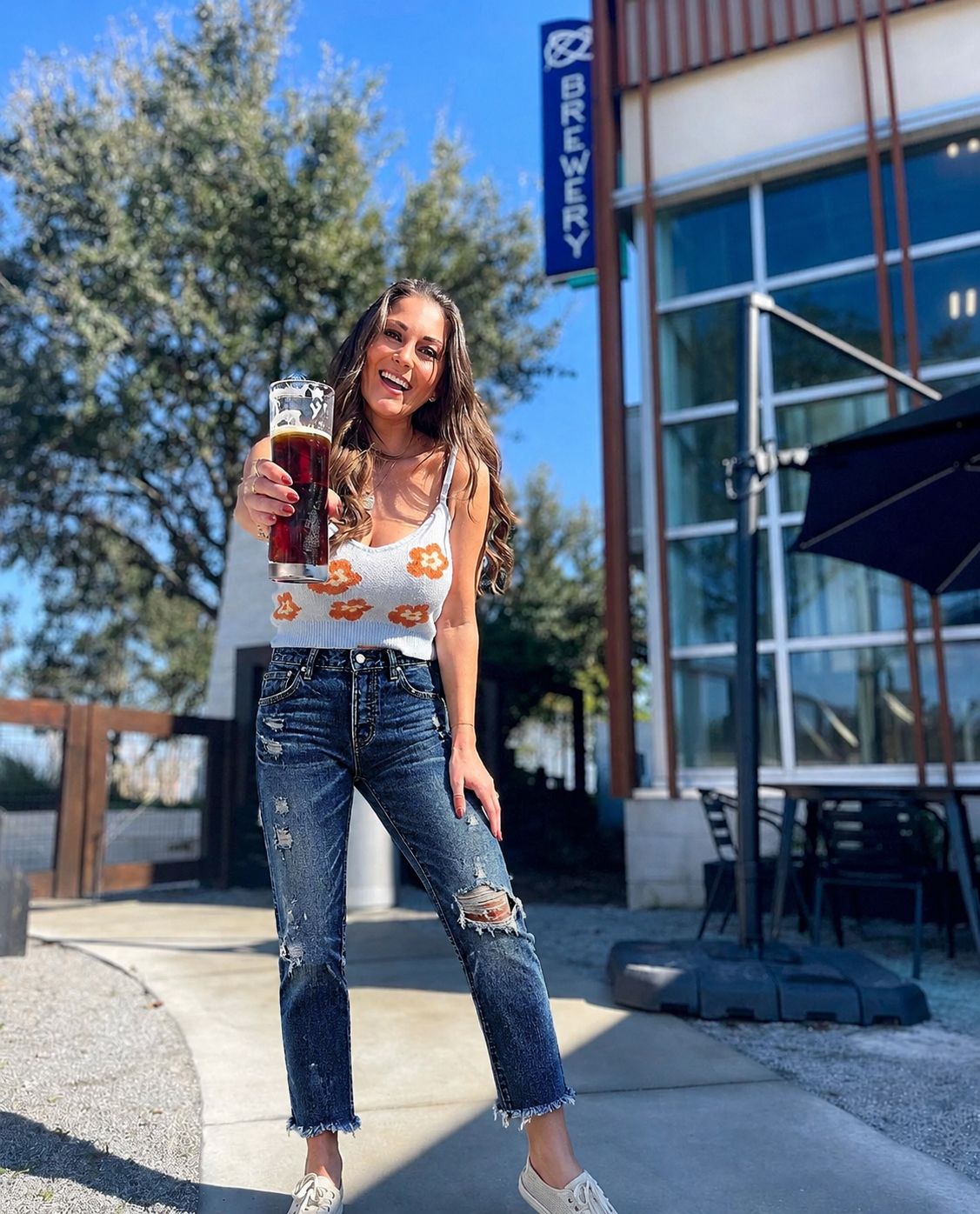 @flamingo’s show of Wash Ripped Raw Hem Straight Leg Mid Rise Crop Jeans